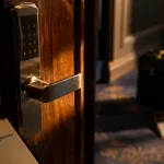 Serrure connectée airbnb : clavier code pour accès temporaire sans clés